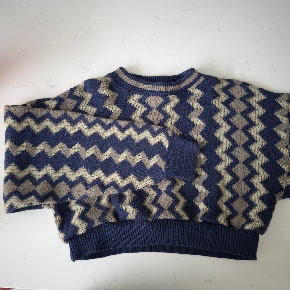 Vintage Cropped Navy and Beige Zigzag Sweater